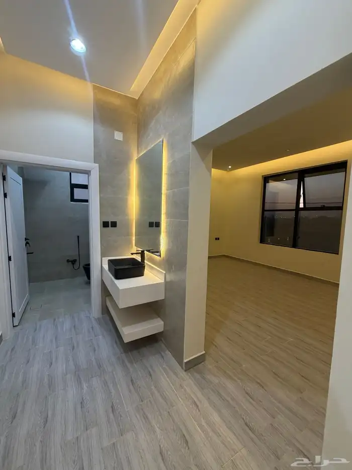 للبيع فيلا كبيره مودرن البكيريه حي الرياض 35