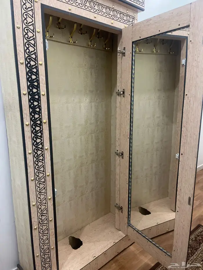 دولاب الملابس عبايات 1