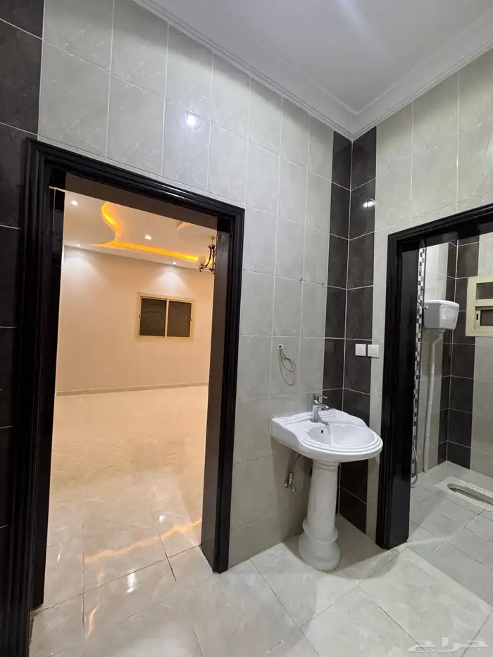 شقه ارضيه خلفيه حي البوادي السعر 380 الف 2