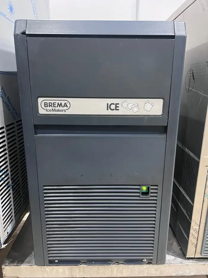 مكينه ثلج مستعمله نظيفة جدا  ايطالية مقاسات متعددة 1