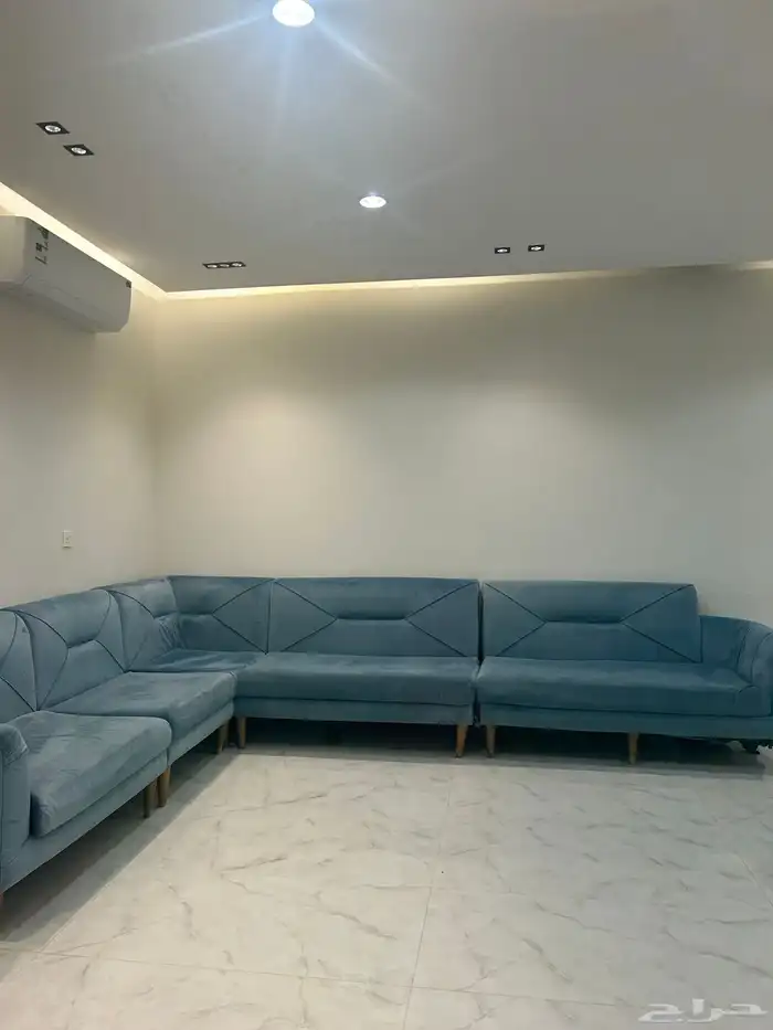 كنب بحالة جيدة (يوجد حرق بسيط على الجنب ومقطوع من تحت) 1