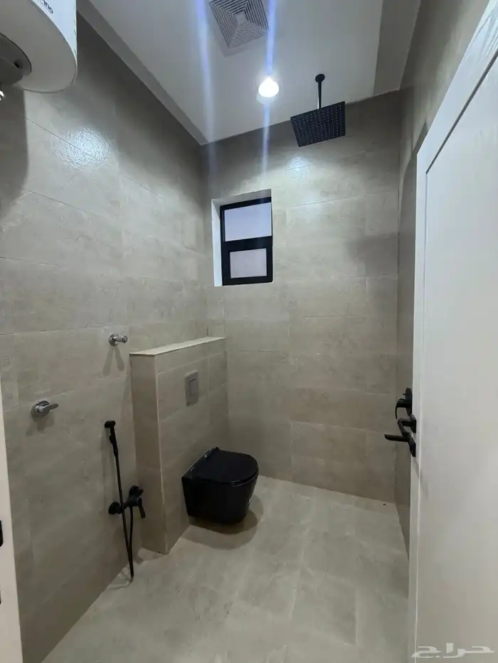 للبيع فيلا كبيره مودرن البكيريه حي الرياض 39