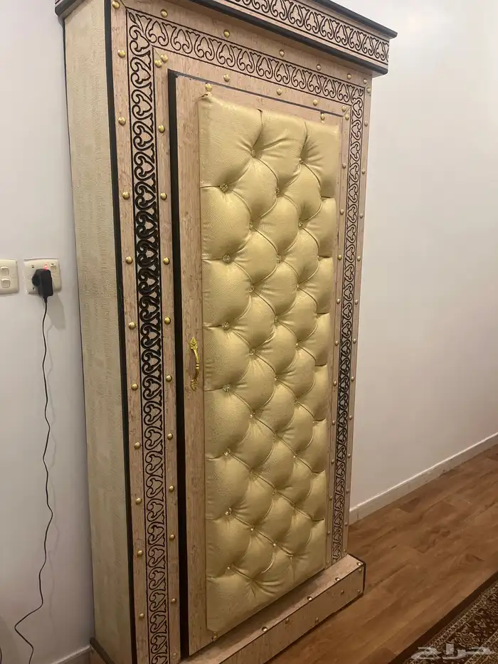 دولاب الملابس عبايات 0