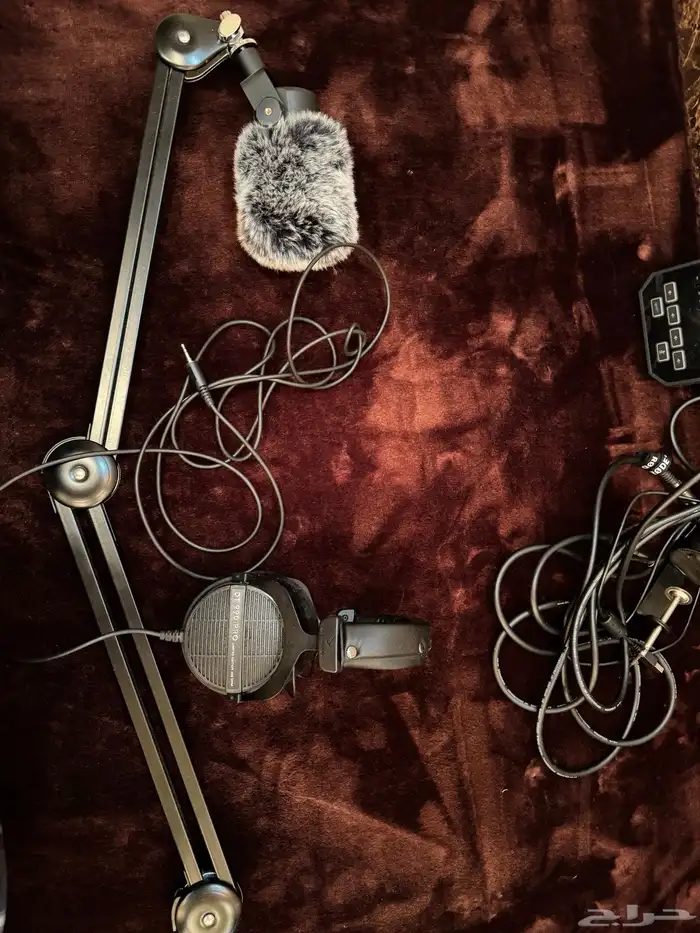 dt 990 pro 250 ohm   goxlr mini   podmic   psa 1 stand 1