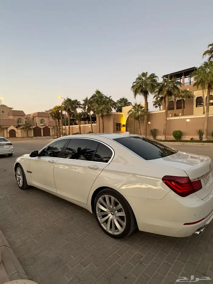 ابيض bmw 2014 الفئة 730 العملية 1