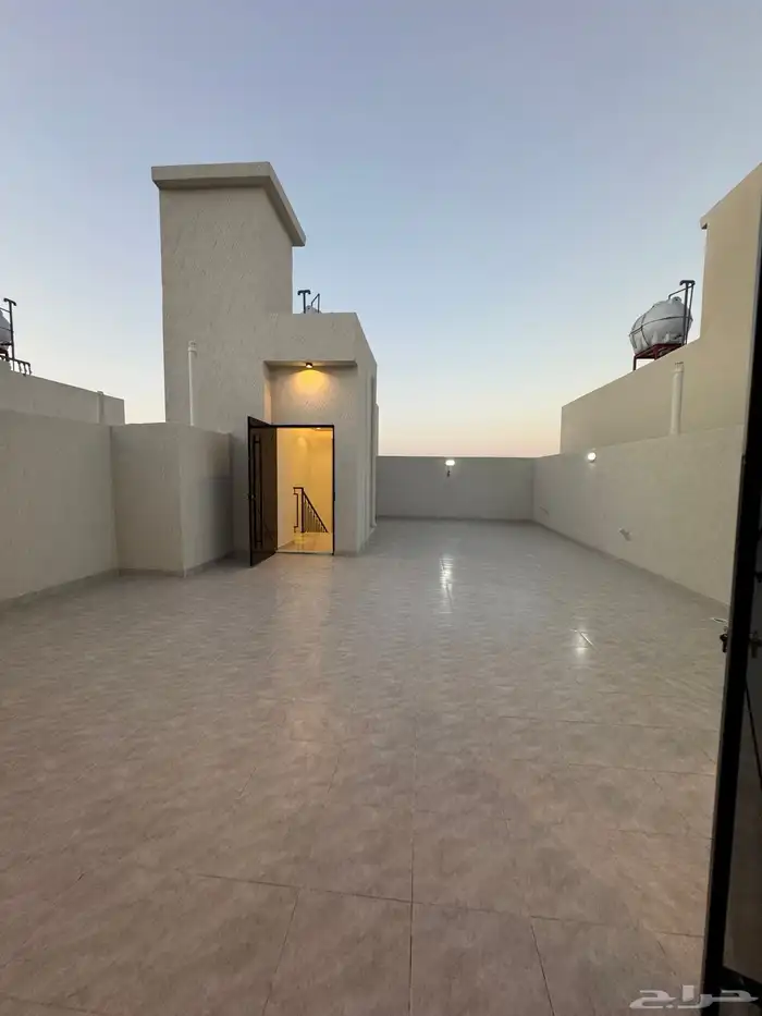 للبيع بأحد رفيده روف علوي دور ثاني مع ملحق تشطيب vip 29