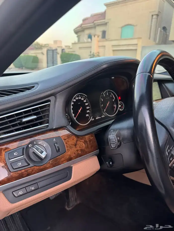 ابيض bmw 2014 الفئة 730 العملية 4