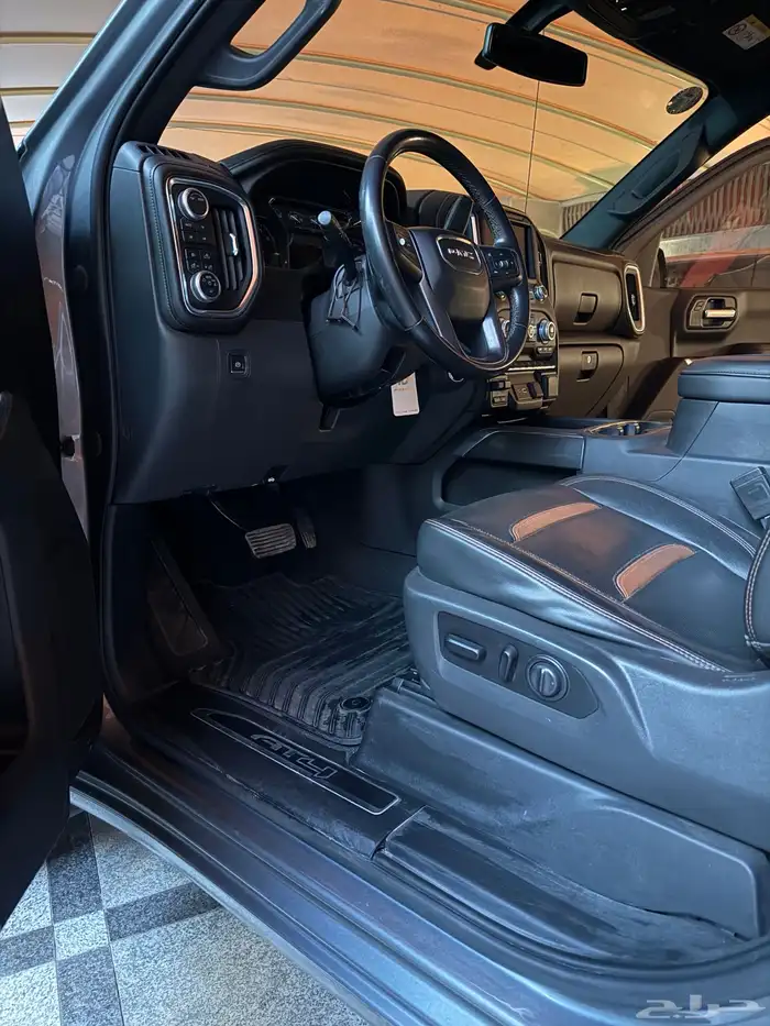 سييرا AT4 نظيف رمادي 31