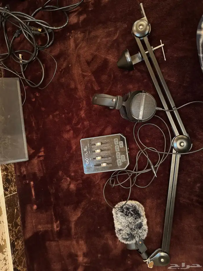 dt 990 pro 250 ohm   goxlr mini   podmic   psa 1 stand 4