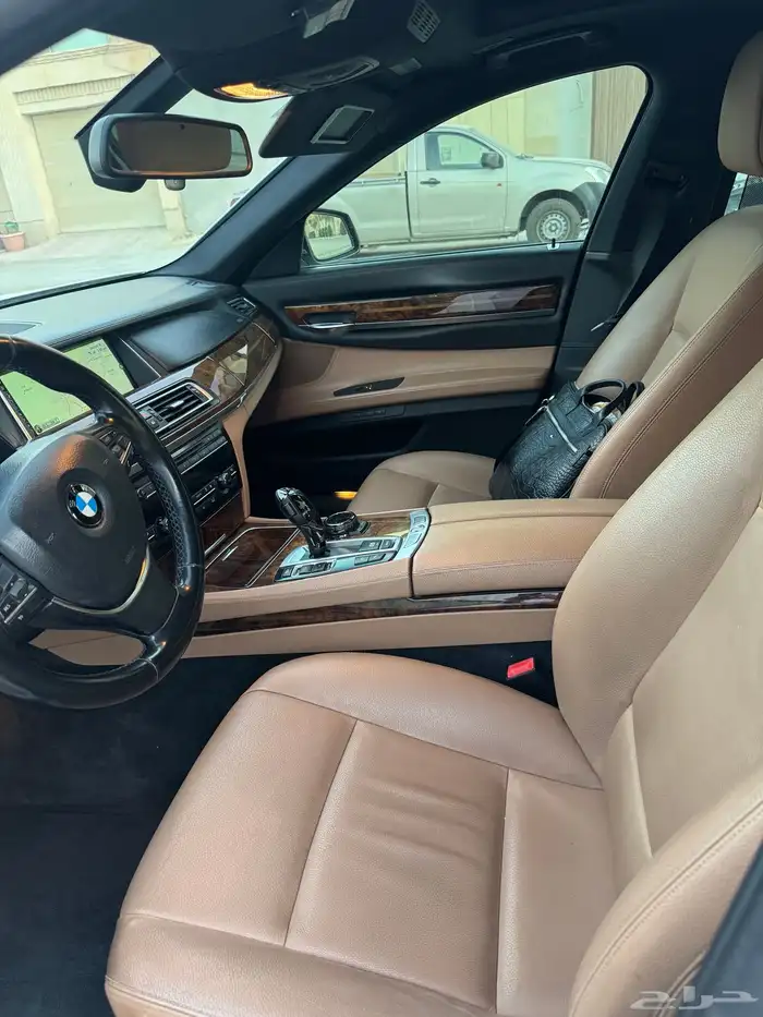 ابيض bmw 2014 الفئة 730 العملية 5