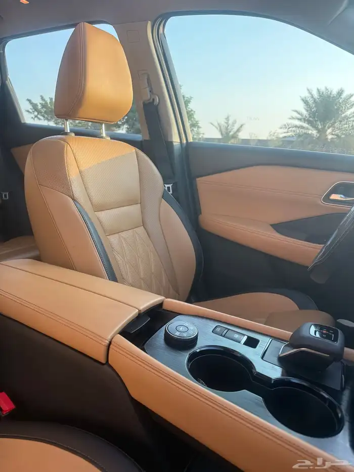 نيسان إكس تريل فل كامل سقف اسود جلد جملي 17