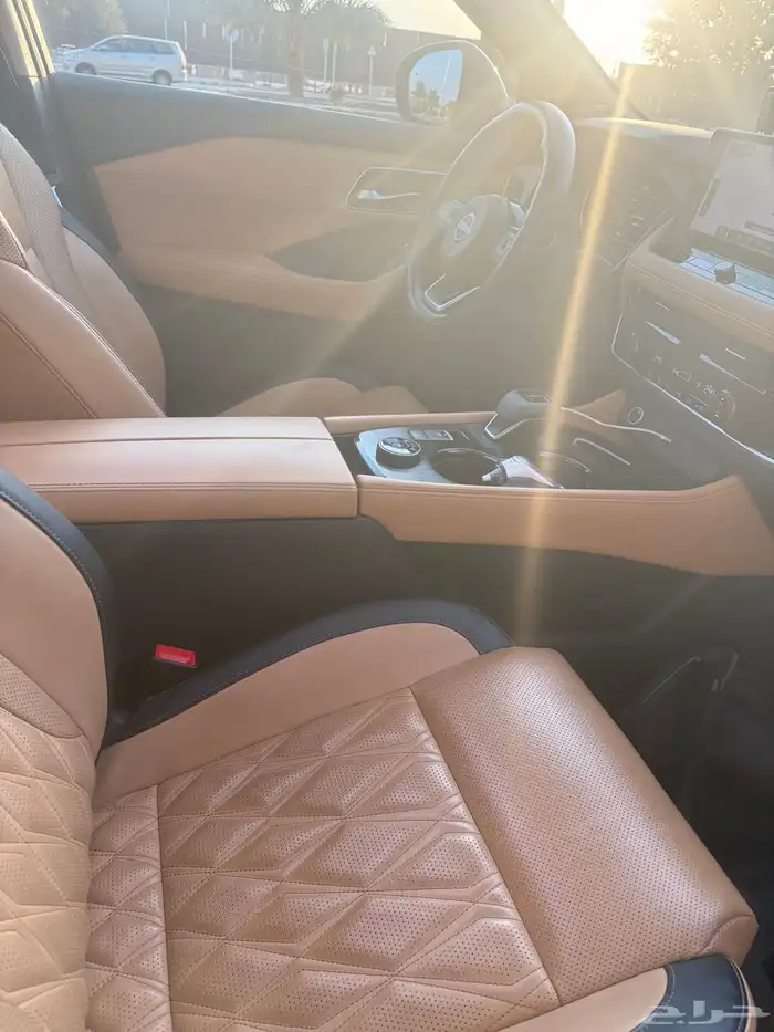 نيسان إكس تريل فل كامل سقف اسود جلد جملي 18