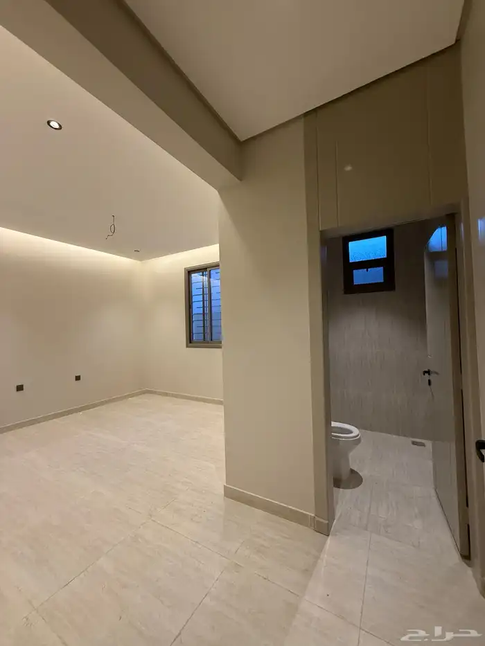 للبيع روف علوي 9 غرف سعر 750 الف قرب ضمك وكوبري باحص 34