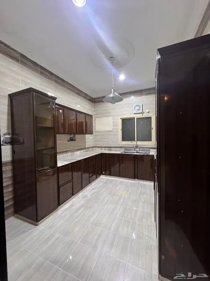 شقه دور ثاني حي البوادي للبيع 380 الف 6