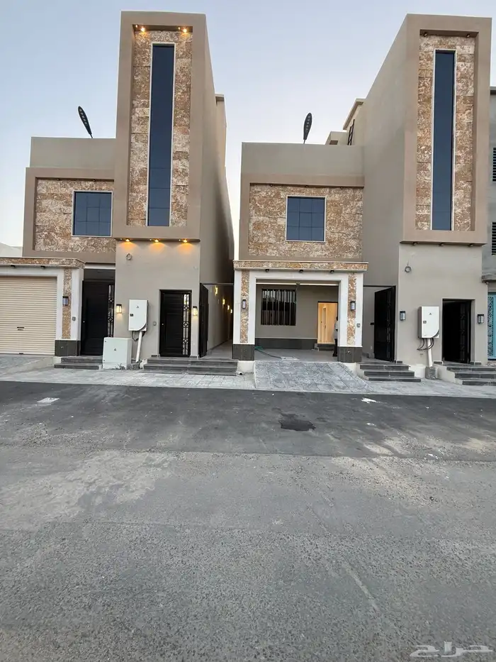 للبيع روف علويه بمدخل مستقل وشقه ارضيه مقابل نادي ضمك 1