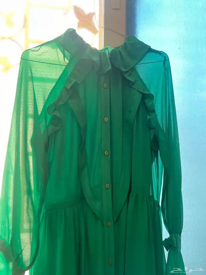 فساتين وجزم بأسعار مناسبه 35