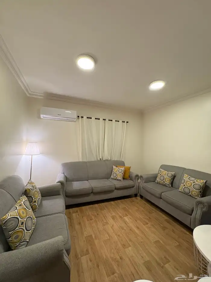 كنب مستخدم من اشلي 3