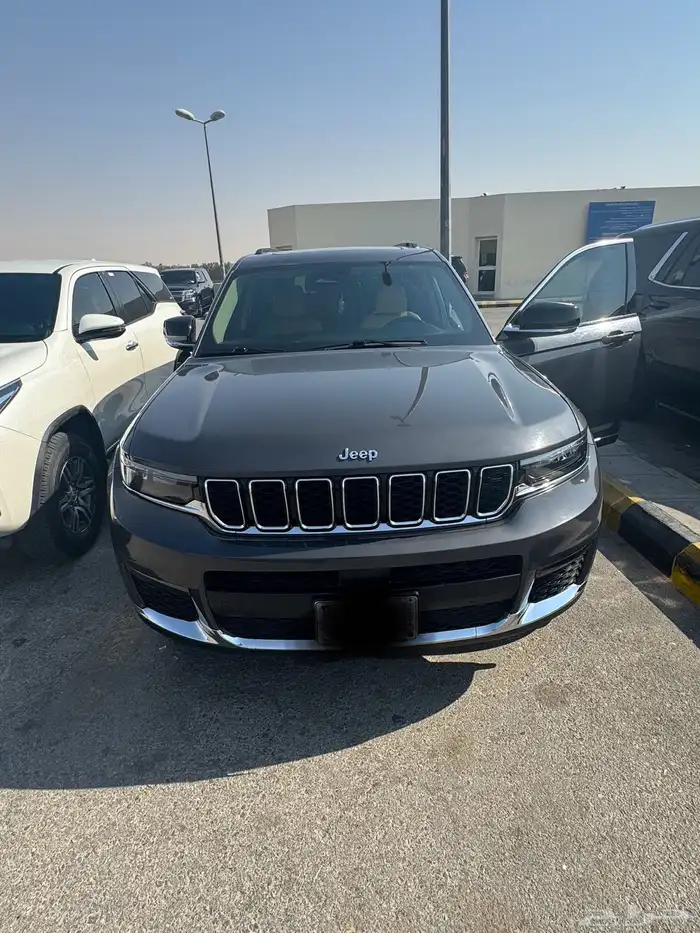 جيب جراند شيروكي 2022 ليمتد 3