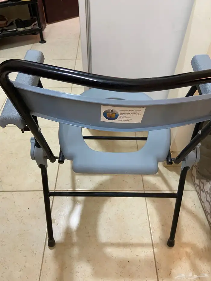 كرسي مرحاض لذوي الإحتياجات الخاصة 1