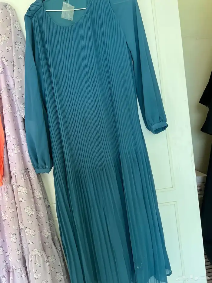 فساتين وجزم بأسعار مناسبه 8