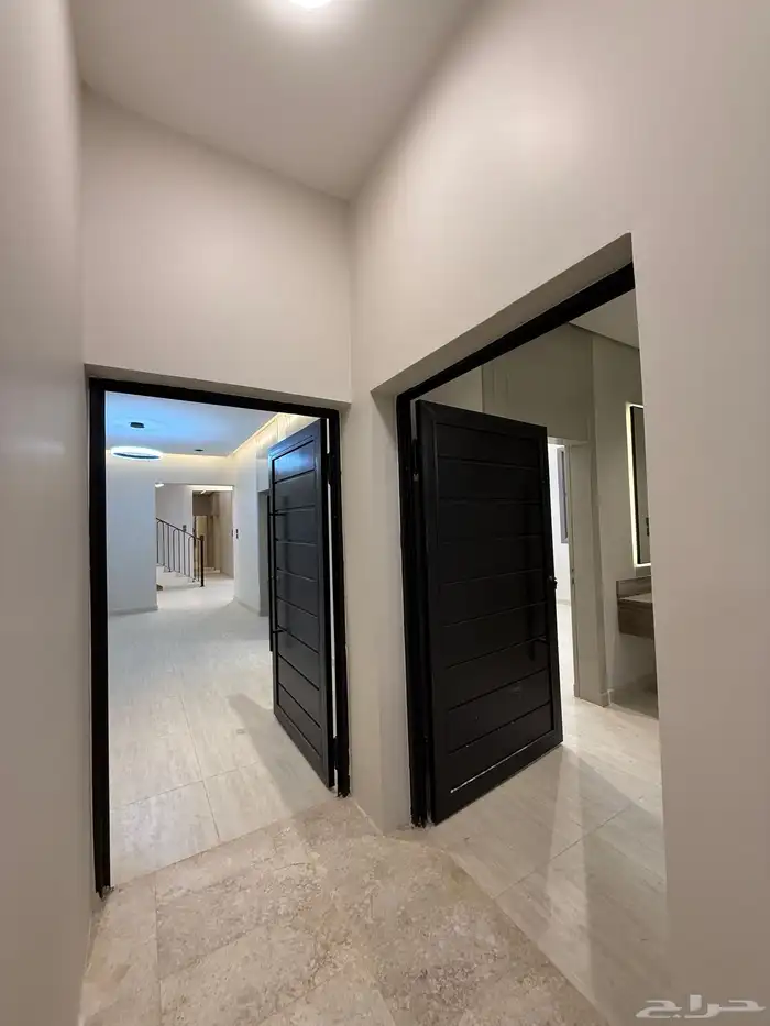 للبيع روف علوي 9 غرف سعر 750 الف قرب ضمك وكوبري باحص 3