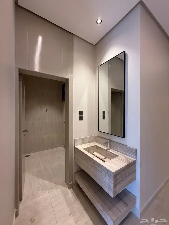 للبيع روف علوي 9 غرف سعر 750 الف قرب ضمك وكوبري باحص 28