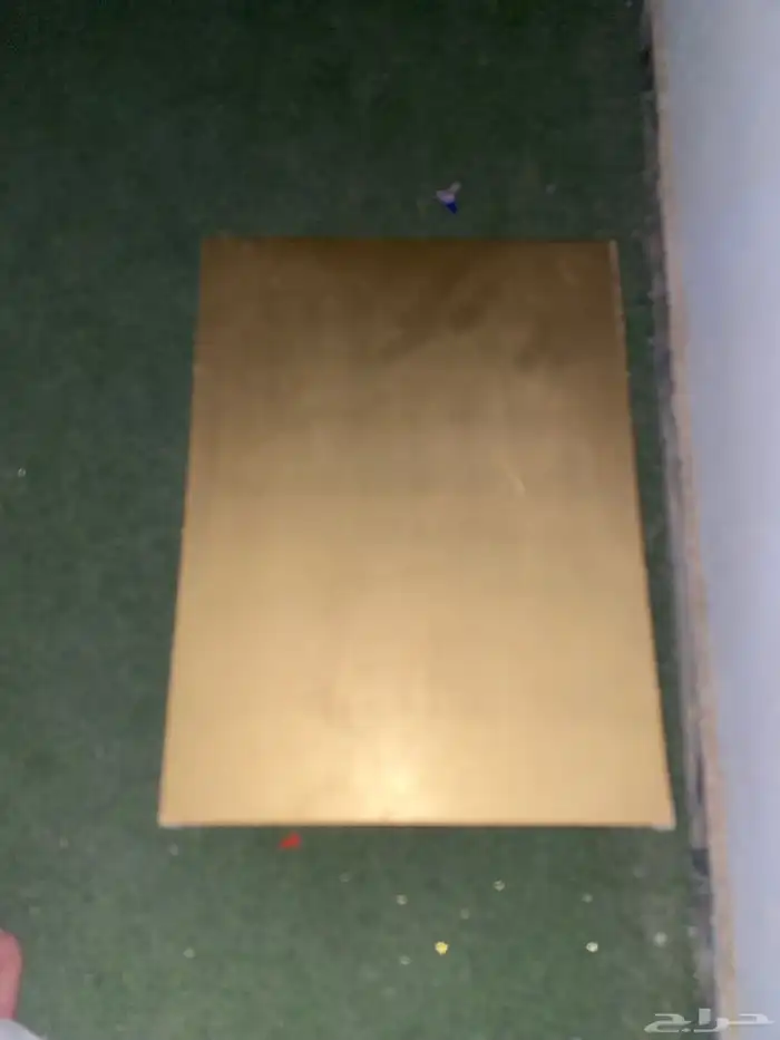 طاولة أرضية مع أربع خدم 0