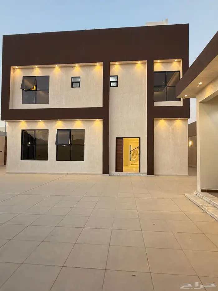 للبيع فيلا كبيره مودرن البكيريه حي الرياض 5