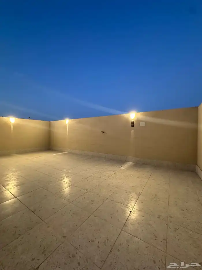 شقه للبيع خمس غرف وصاله 22