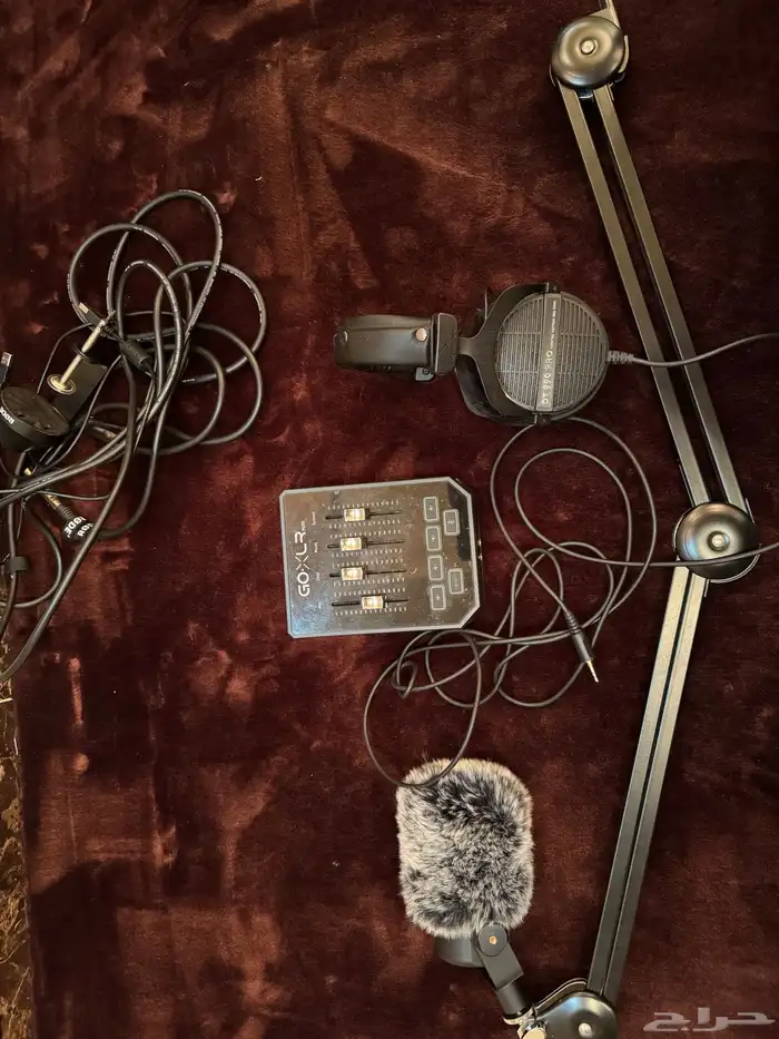 dt 990 pro 250 ohm   goxlr mini   podmic   psa 1 stand 0