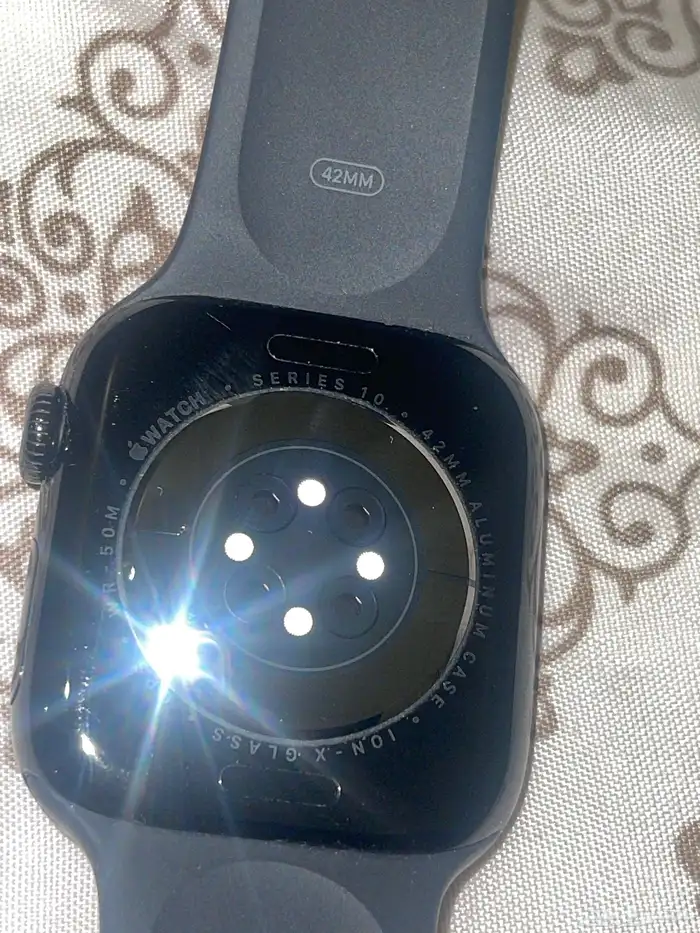 ساعه ابل الجيل العاشر بجميع ملحقاتها و البطاريه 100 100 1