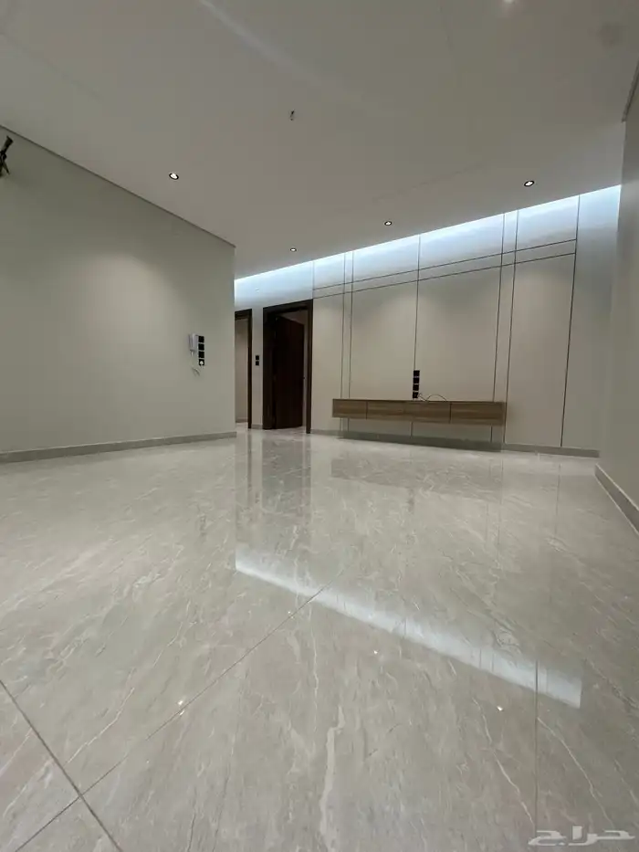 شقه للبيع خمس غرف وصاله 10