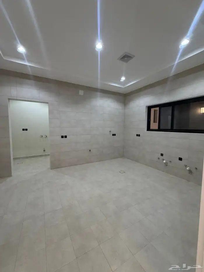 للبيع فيلا كبيره مودرن البكيريه حي الرياض 28