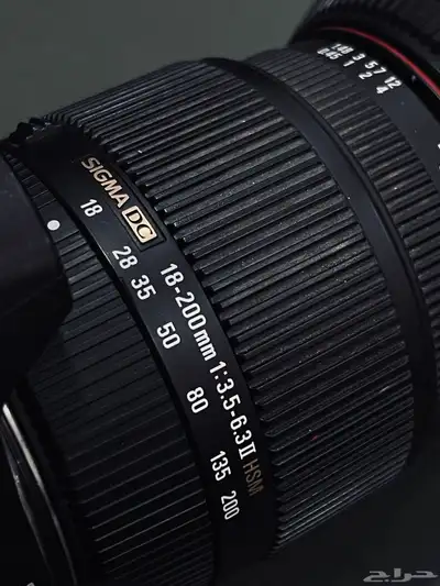 للبيع كاميرا نيكون D7000 مع عدسة سيقما 18-200 index