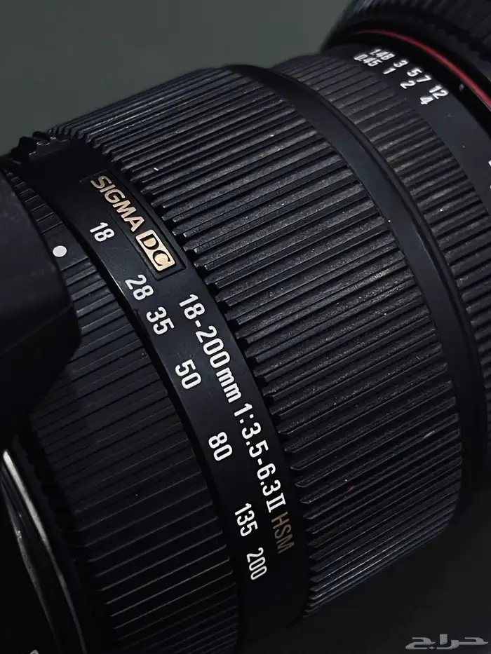 للبيع كاميرا نيكون D7000 مع عدسة سيقما 18-200 6