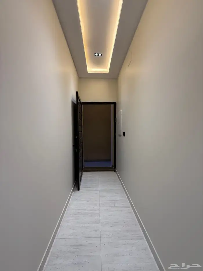 للبيع روف علويه بمدخل مستقل وشقه ارضيه مقابل نادي ضمك 13