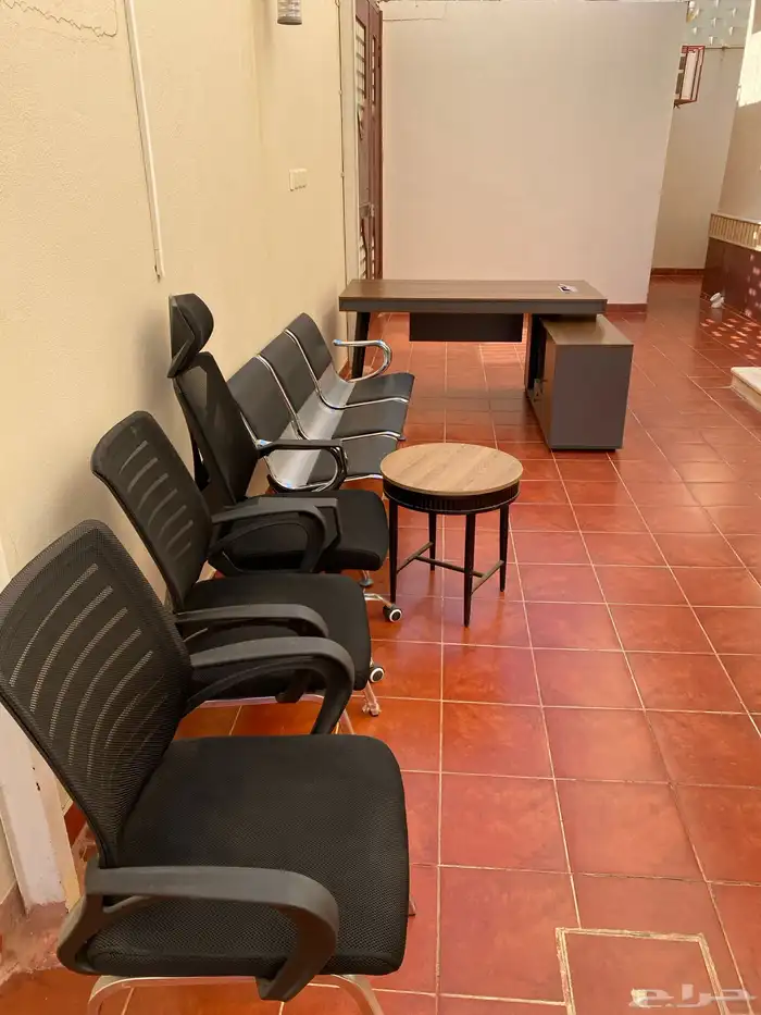 مكتب بكامل ملحقاته 1