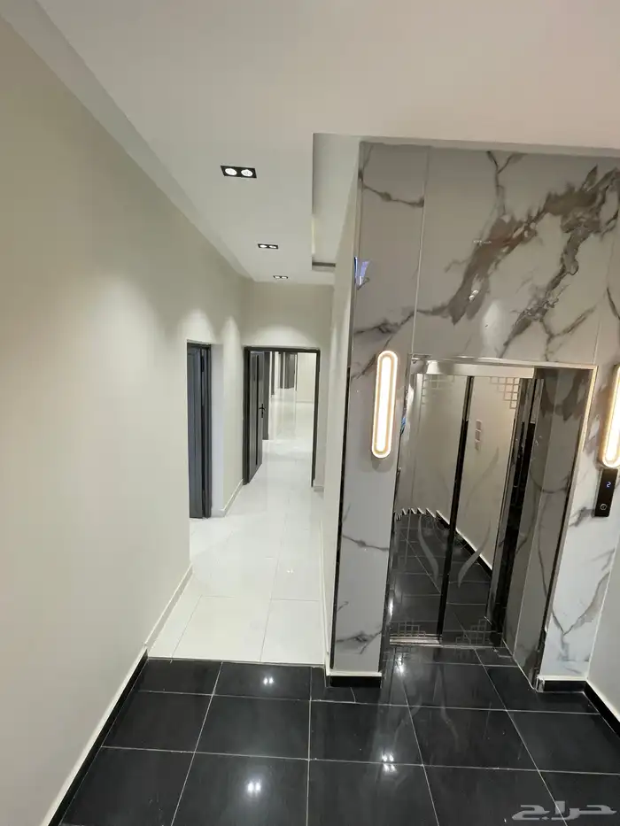 شقق ارضيه وعلويه تشطيب ممتاز واصل جميع الخدمات بحي المعارض 19