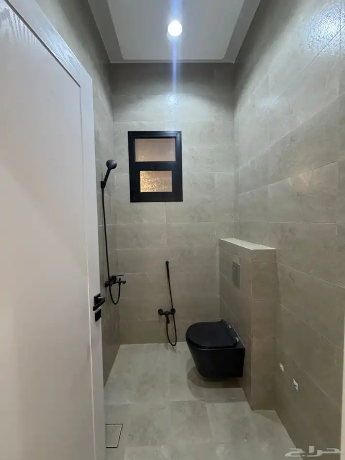 للبيع فيلا كبيره مودرن البكيريه حي الرياض 21