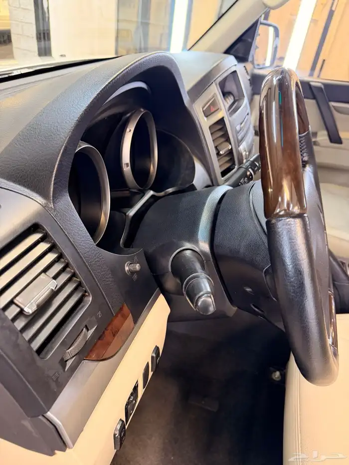 للبيع جيب باجيرو 2015 26