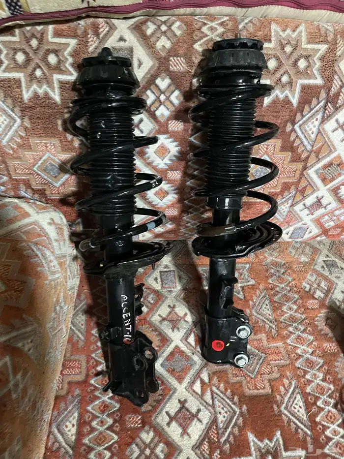 مساعدات مع كراسي ويايات اكسنت 5