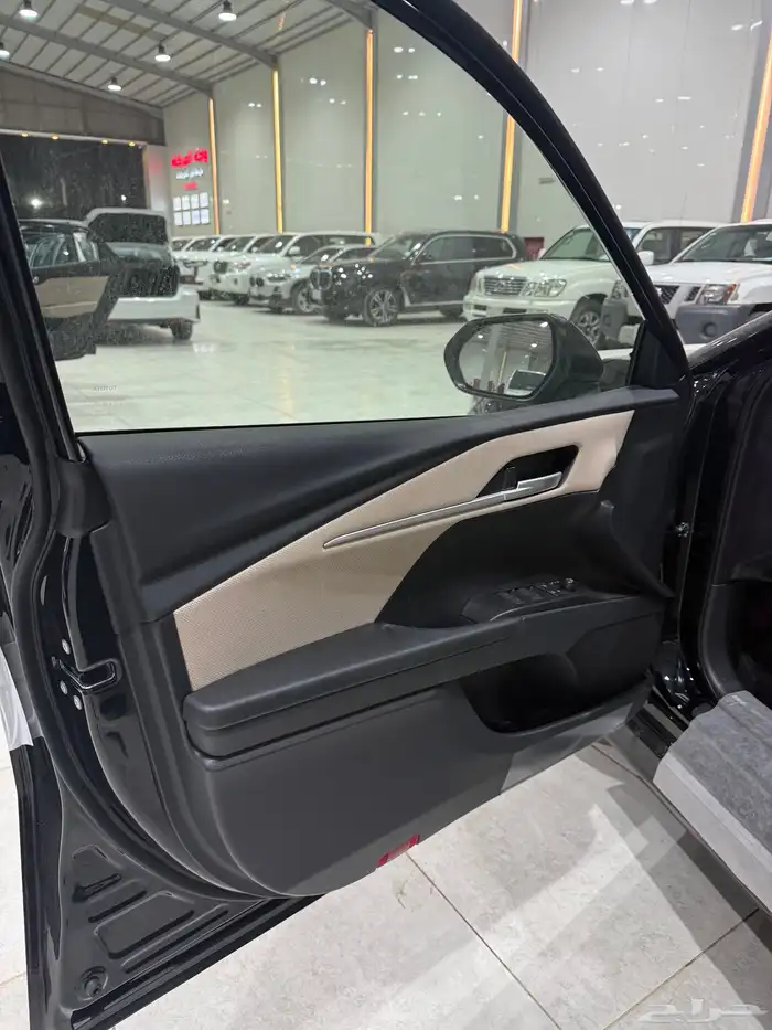 كامري E بنزين 2025 أسود اقل سعر بالسوق 8