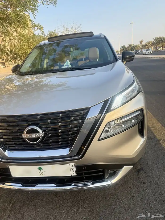 نيسان إكس تريل فل كامل سقف اسود جلد جملي 1