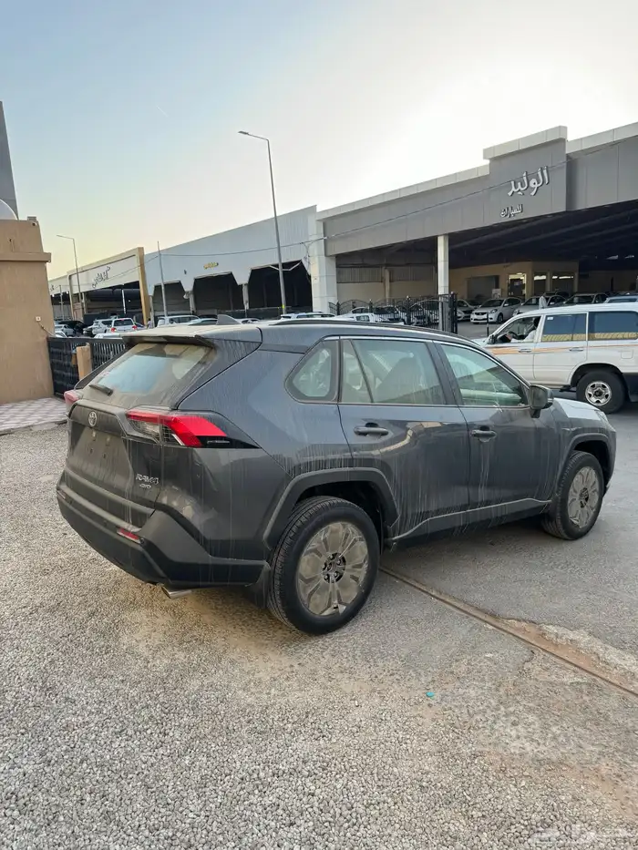 تويوتا راف فور 2025 فل كامل XLE سعودي جديد اللون رمادي 5