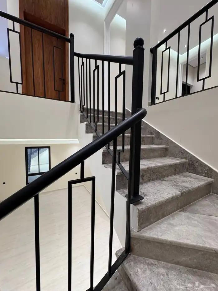 للبيع روف علوى يفتح على برحه مسجد من 680 الف 8 غرف 19