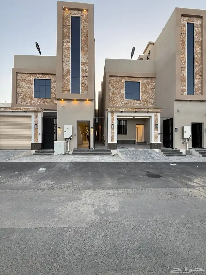 للبيع روف علويه بمدخل مستقل وشقه ارضيه مقابل نادي ضمك 0