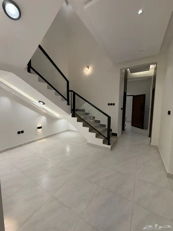 للبيع ارواف ارضيه وعلويه بحوش وسطح خاص الزهور المحاله ابها 35