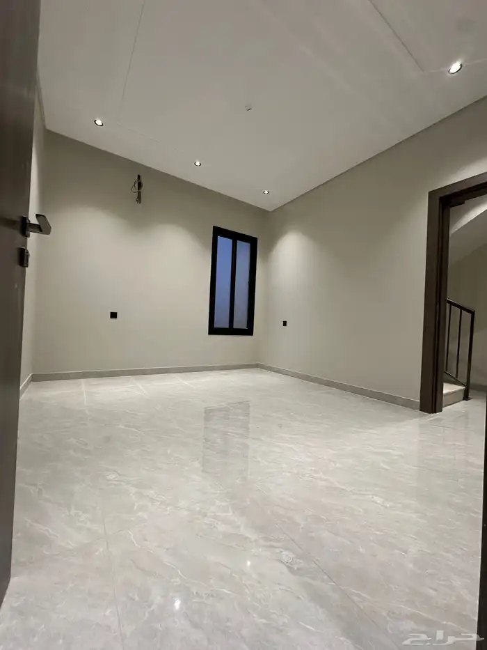 شقه للبيع خمس غرف وصاله 7