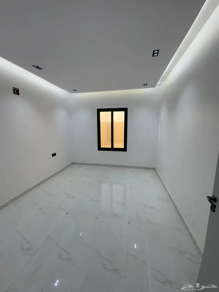 للبيع تاون هاوس علوي ب غرفة سايق 13