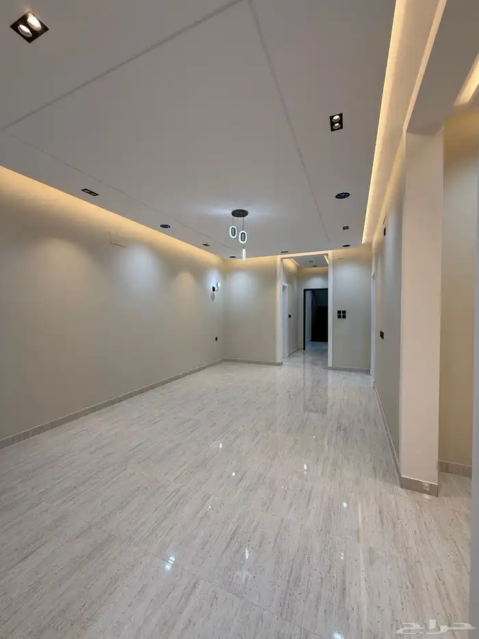 للبيع شقة علوي نظام دور مع سطح شارع 20م ومسجد بحي الراقي 20